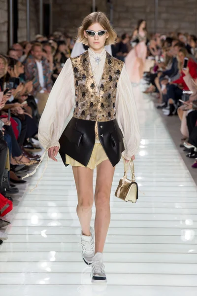 Look 29